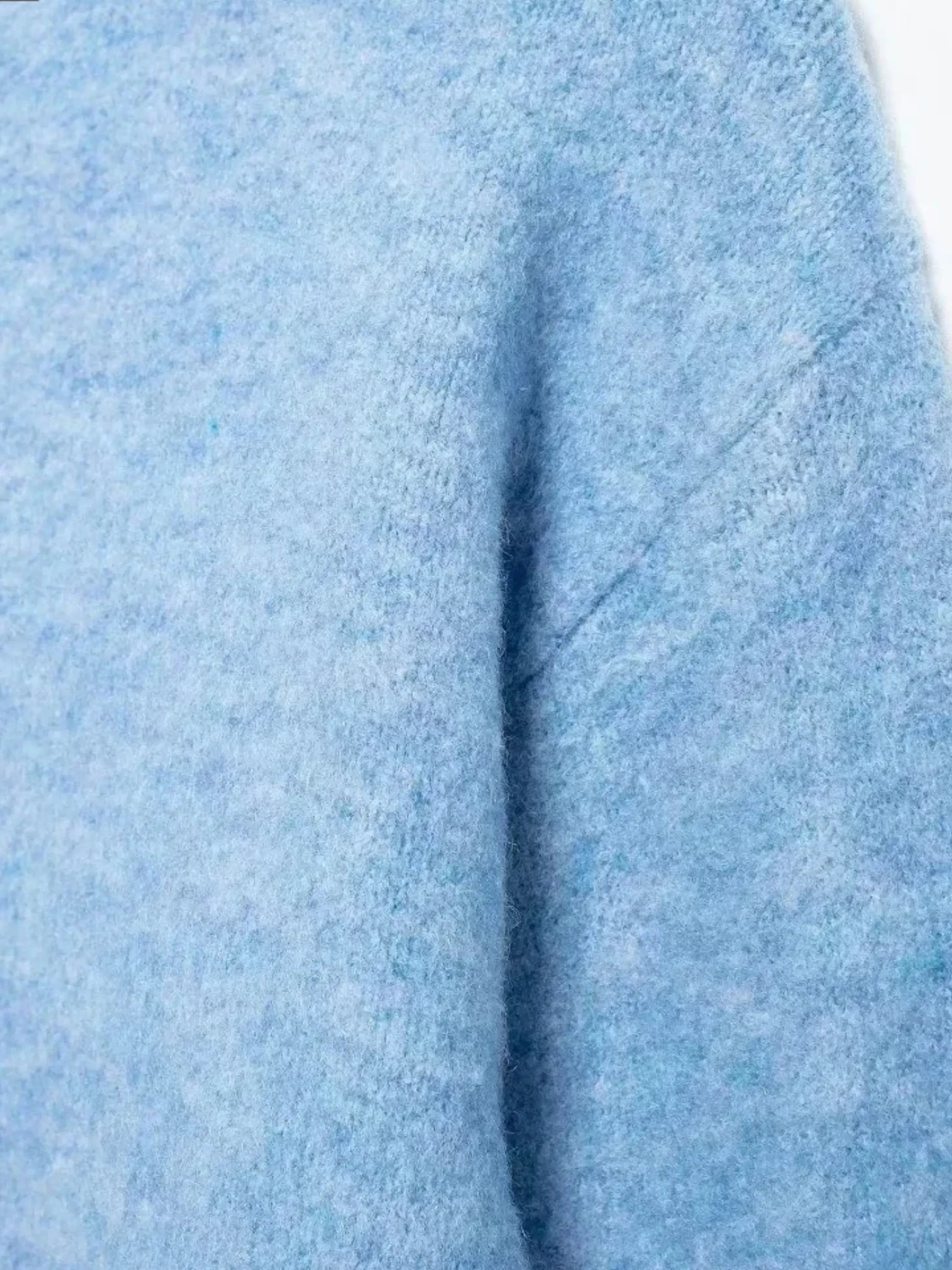 Cropped Knit Cardigan with Button-Down Design