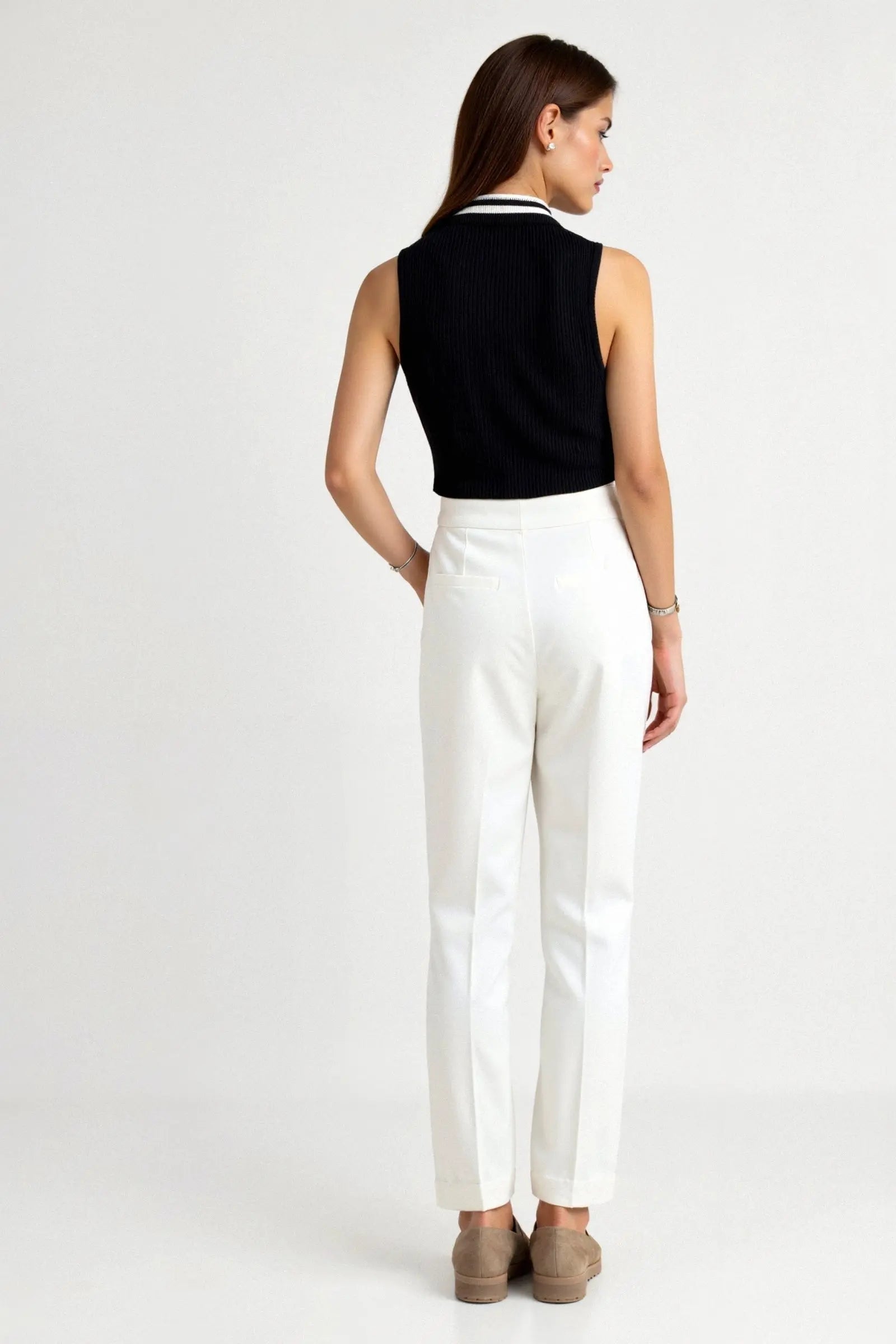 Contrast-Collar Sleeveless Top