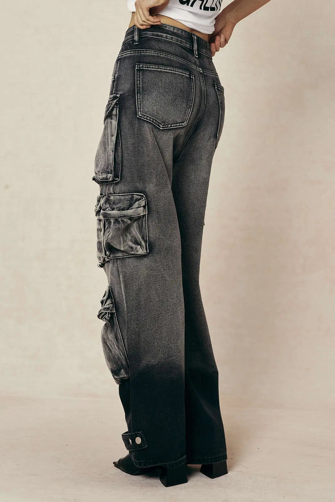 Oversized Cargo Jeans with Multi-Pocket Design