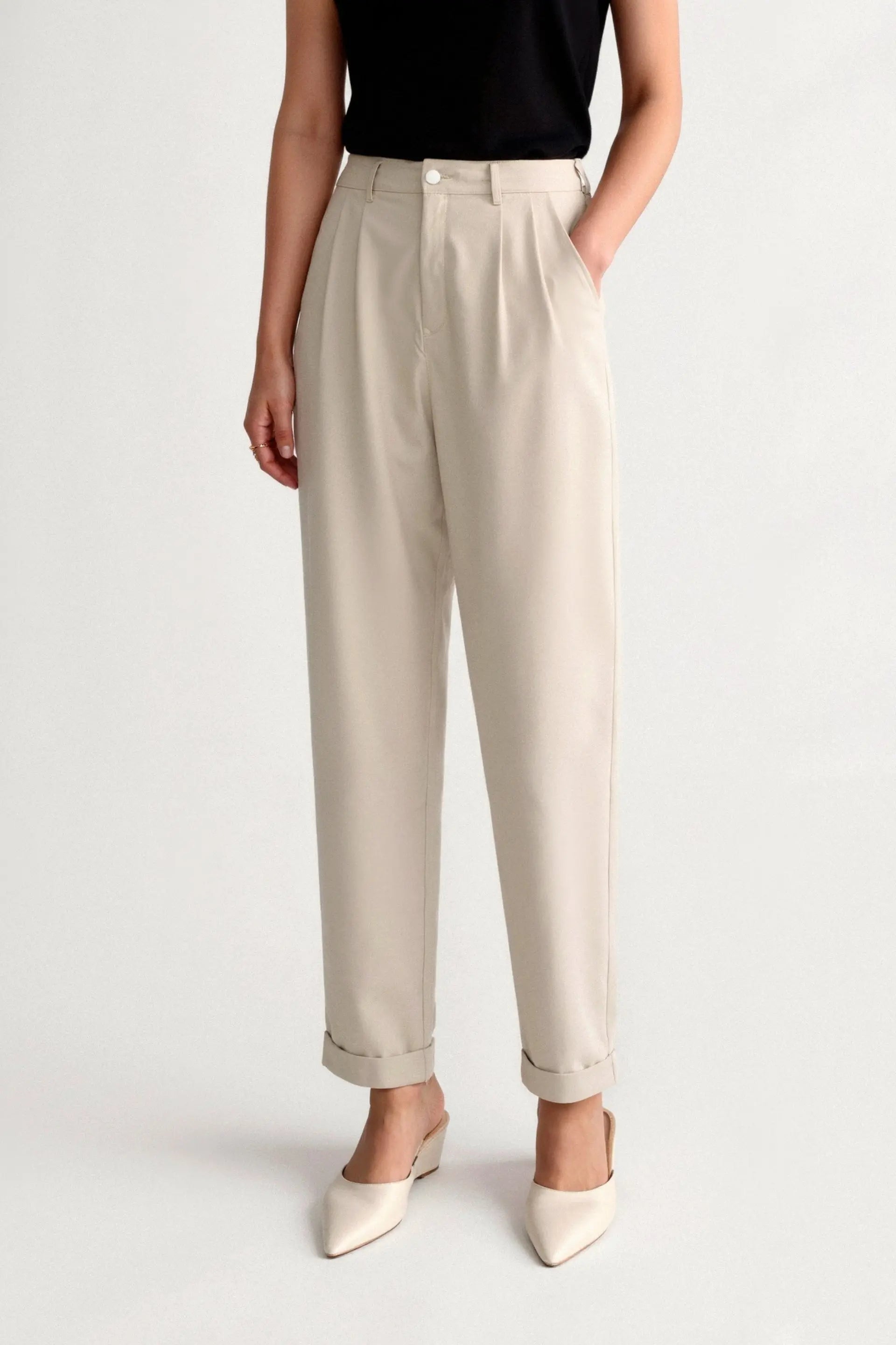 Tailored Cropped Trousers in Soft Beige
