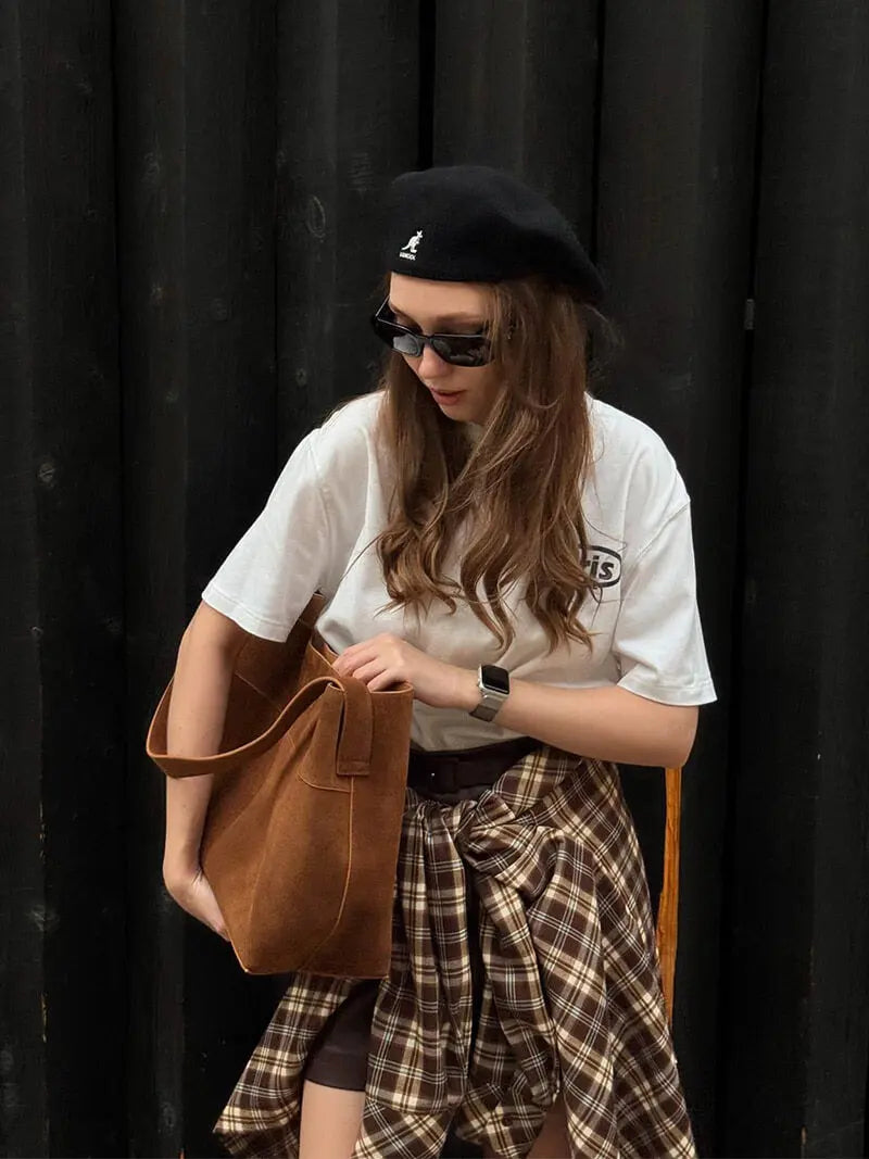 Classic Suede Shoulder Bag – Effortless Style and Practicality