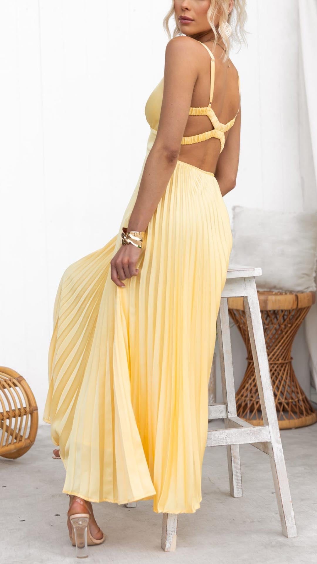 Elegant Yellow Pleated Midi Dress for Women – Summer V-Neck Flowing Dress