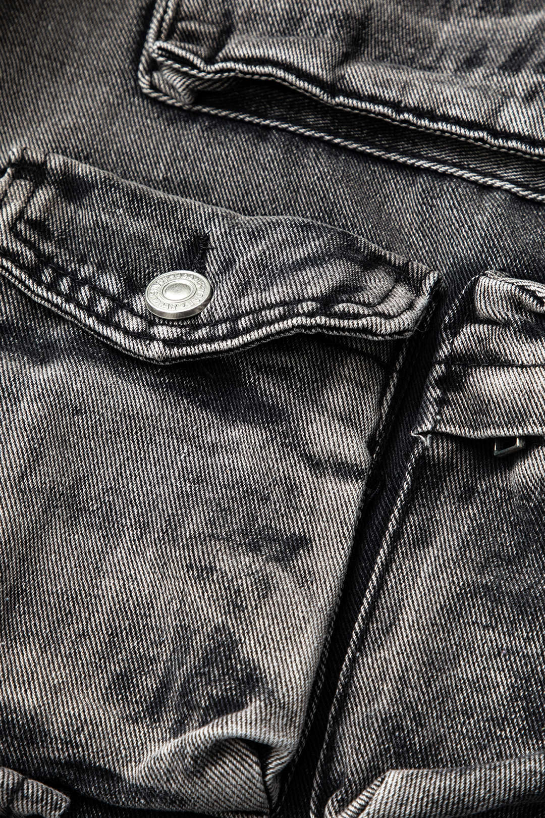 Oversized Cargo Jeans with Multi-Pocket Design