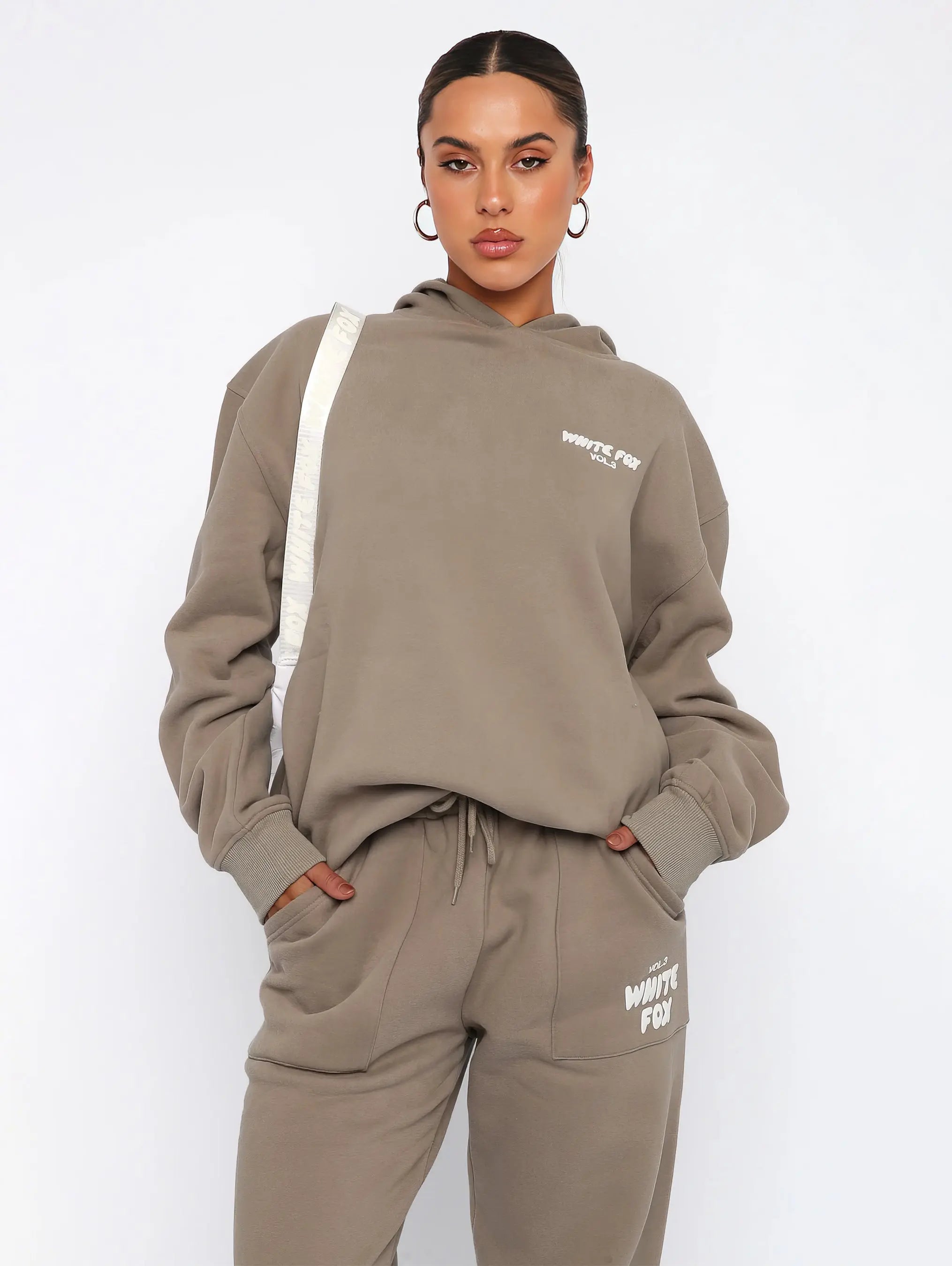 Comfortable Tracksuit for Sports and Leisure