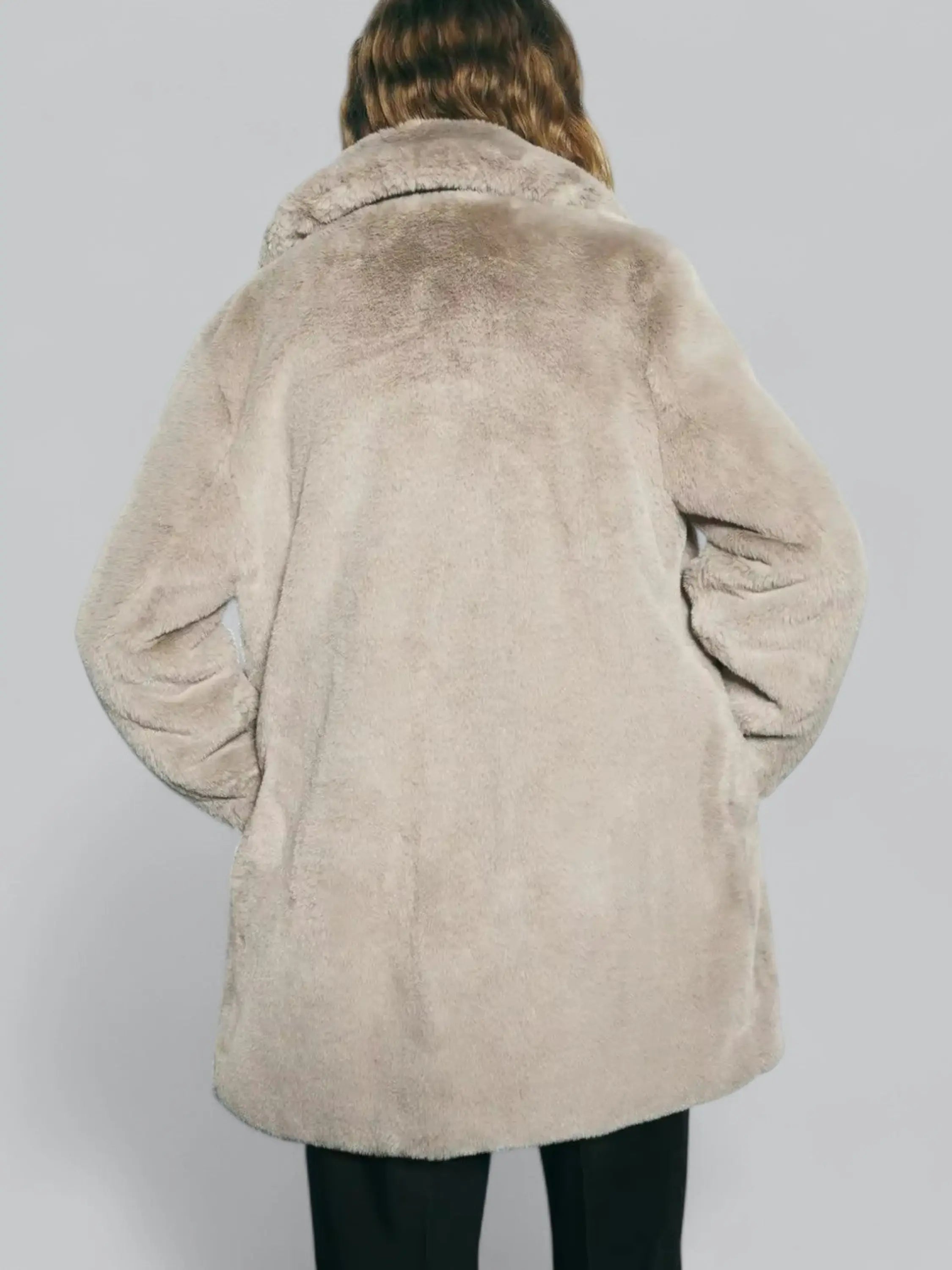 Oversized Faux Fur Coat with Timeless Elegance