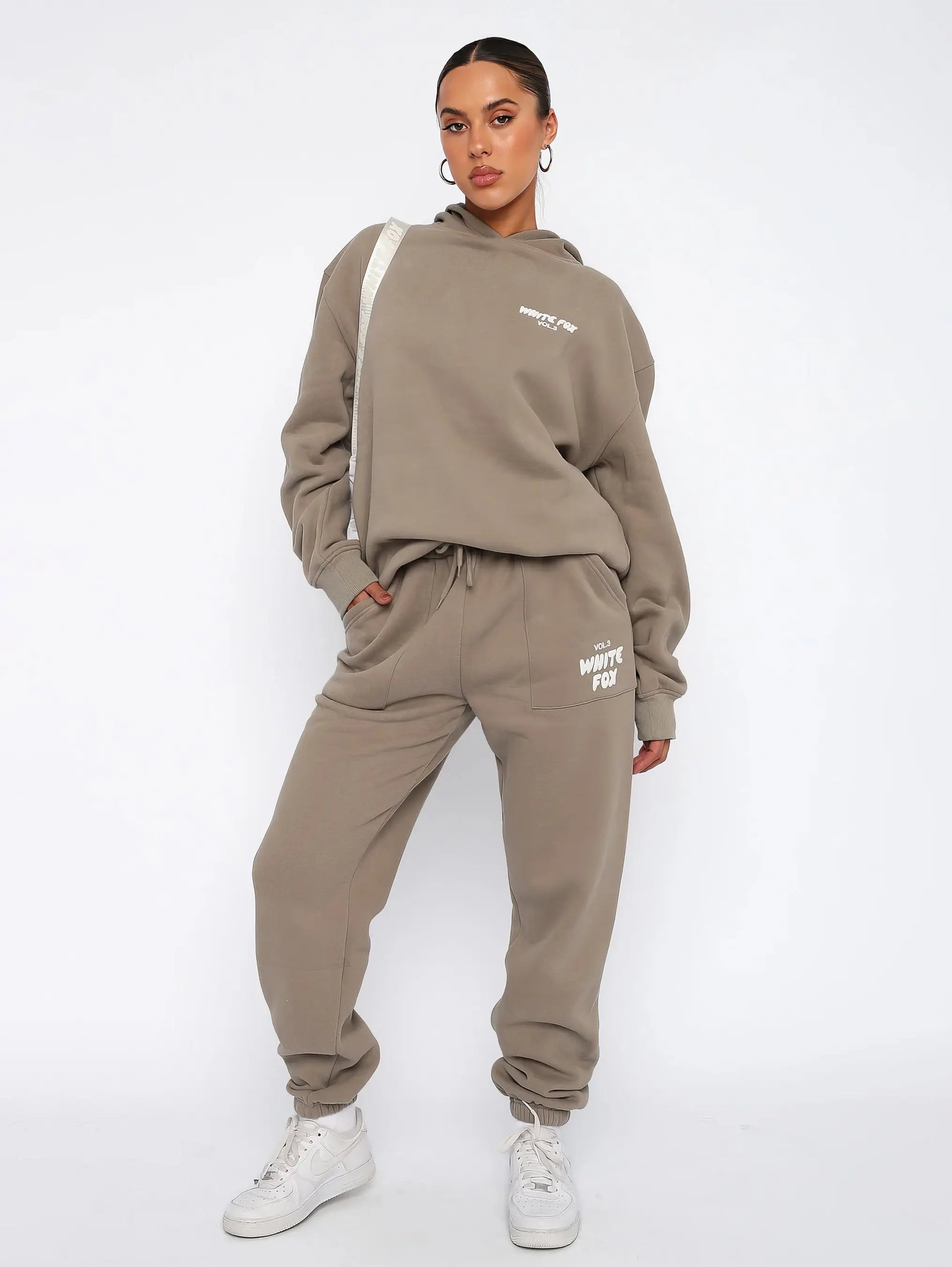 Comfortable Tracksuit for Sports and Leisure