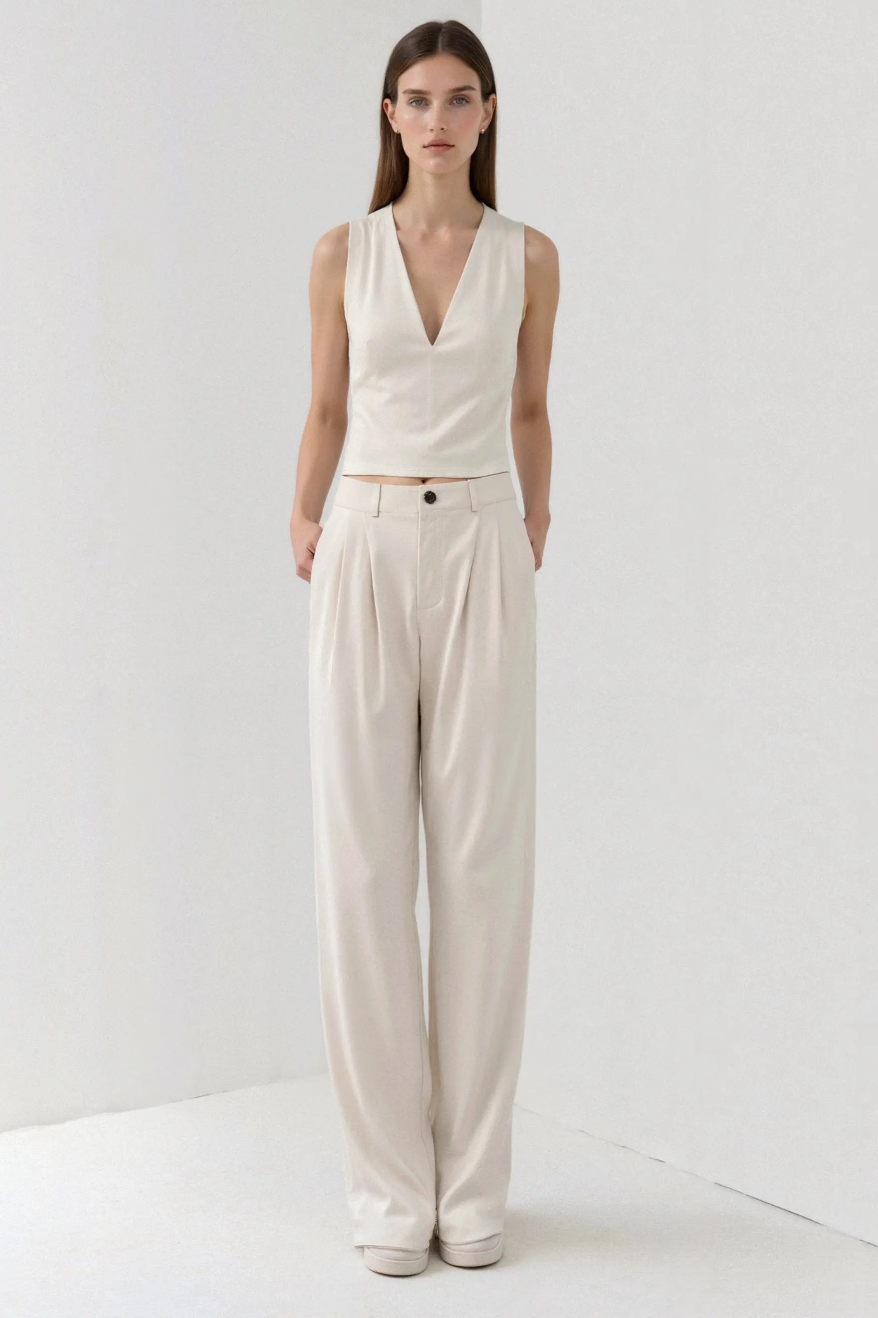 Elegant Tailored Pleat Trousers in Beige