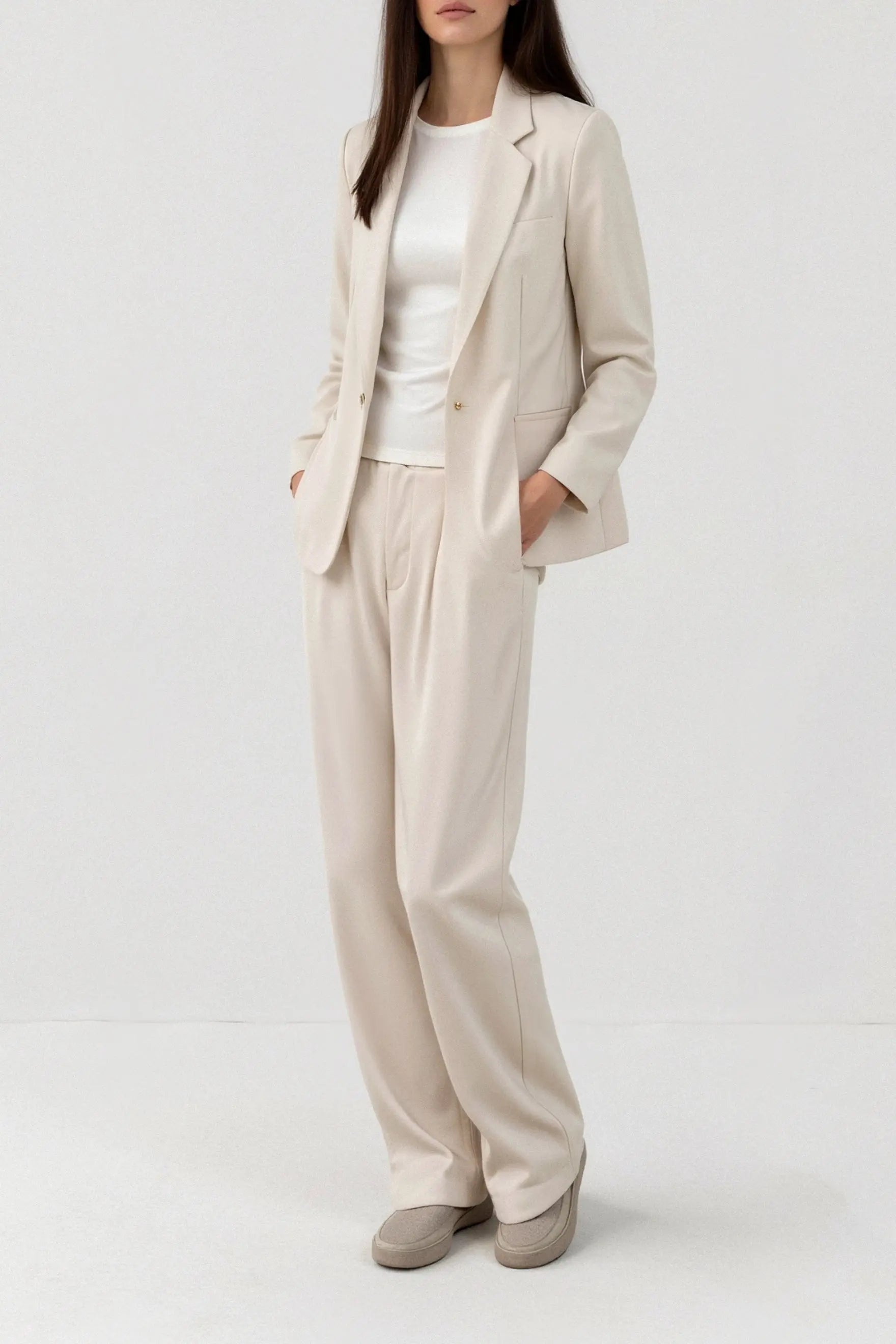 Elegant Tailored Pleat Trousers in Beige