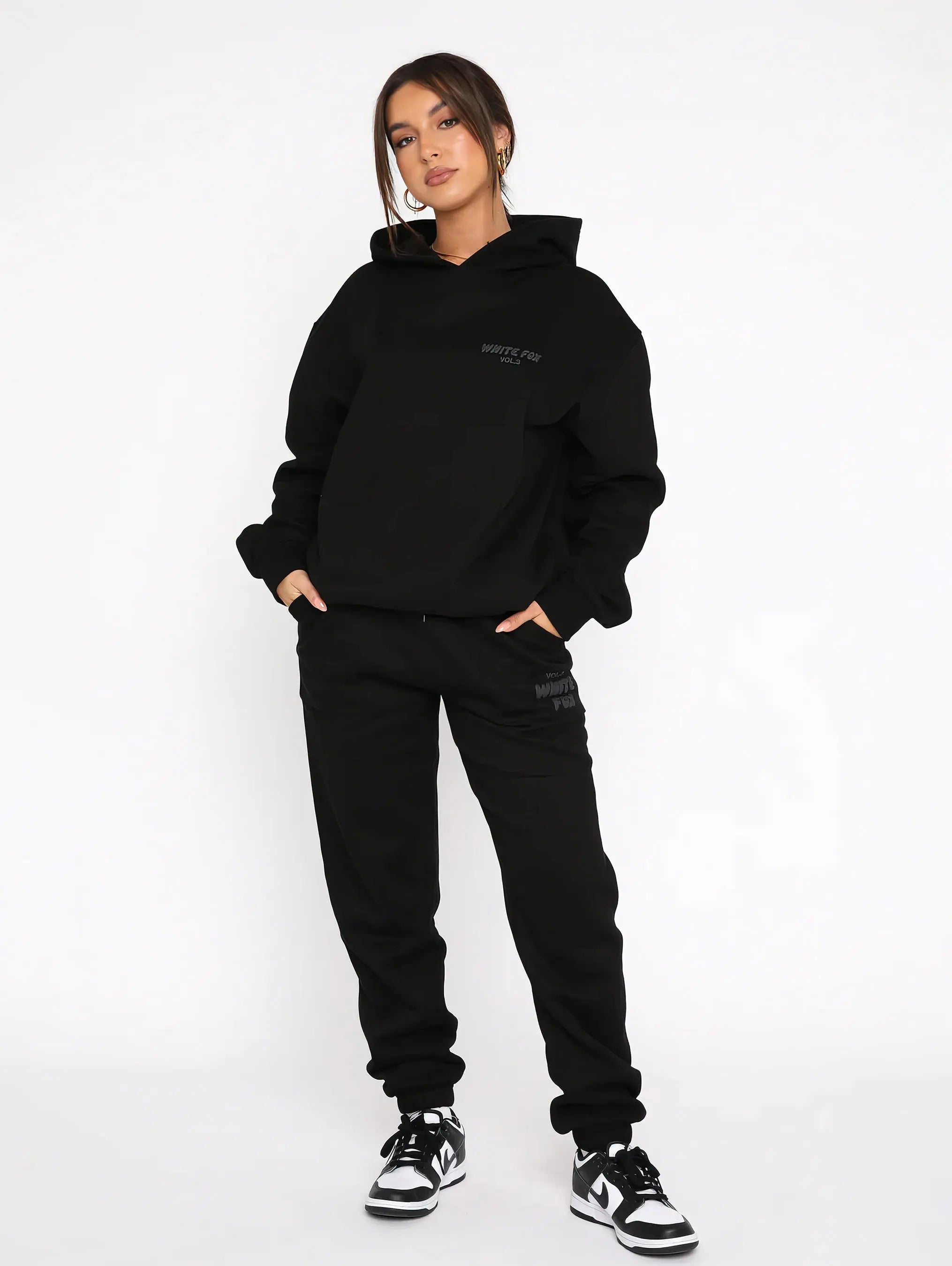 Comfortable Tracksuit for Sports and Leisure