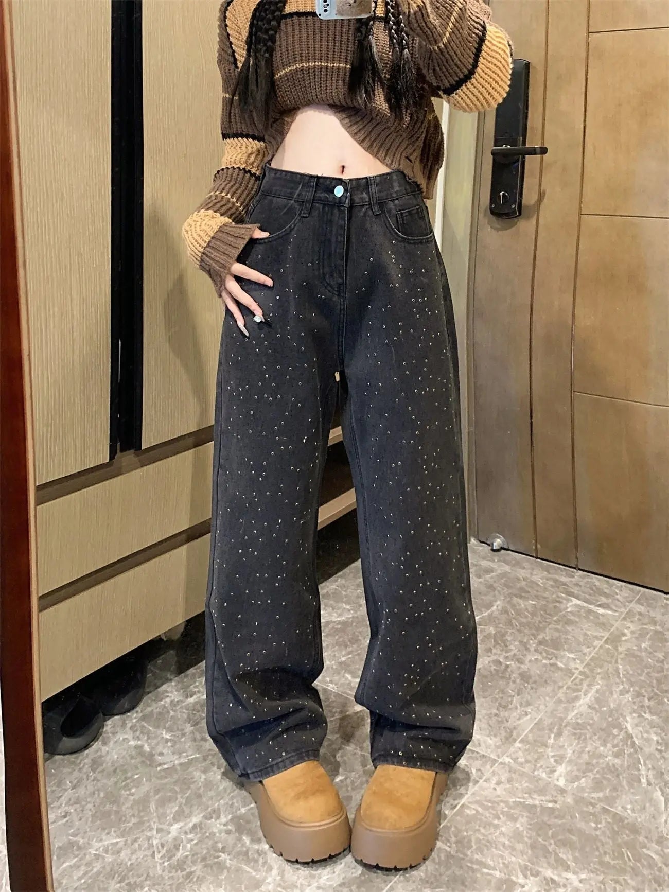 High-Waisted Embellished Denim Jeans - Trendy and Chic