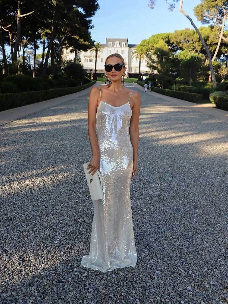 Woven Suede Envelope Bag with Gold Accent – Chic and Refined