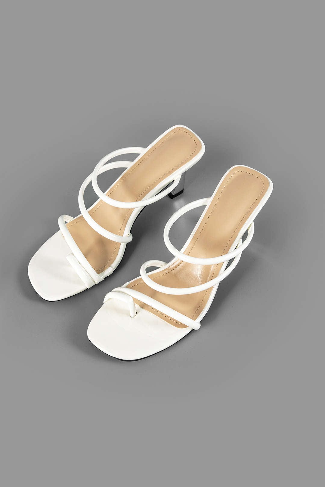 Elegant Heeled Sandals with Delicate Straps