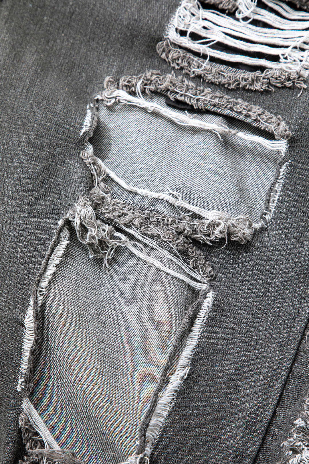 Ripped Fringe Denim– High-Waisted Streetwear