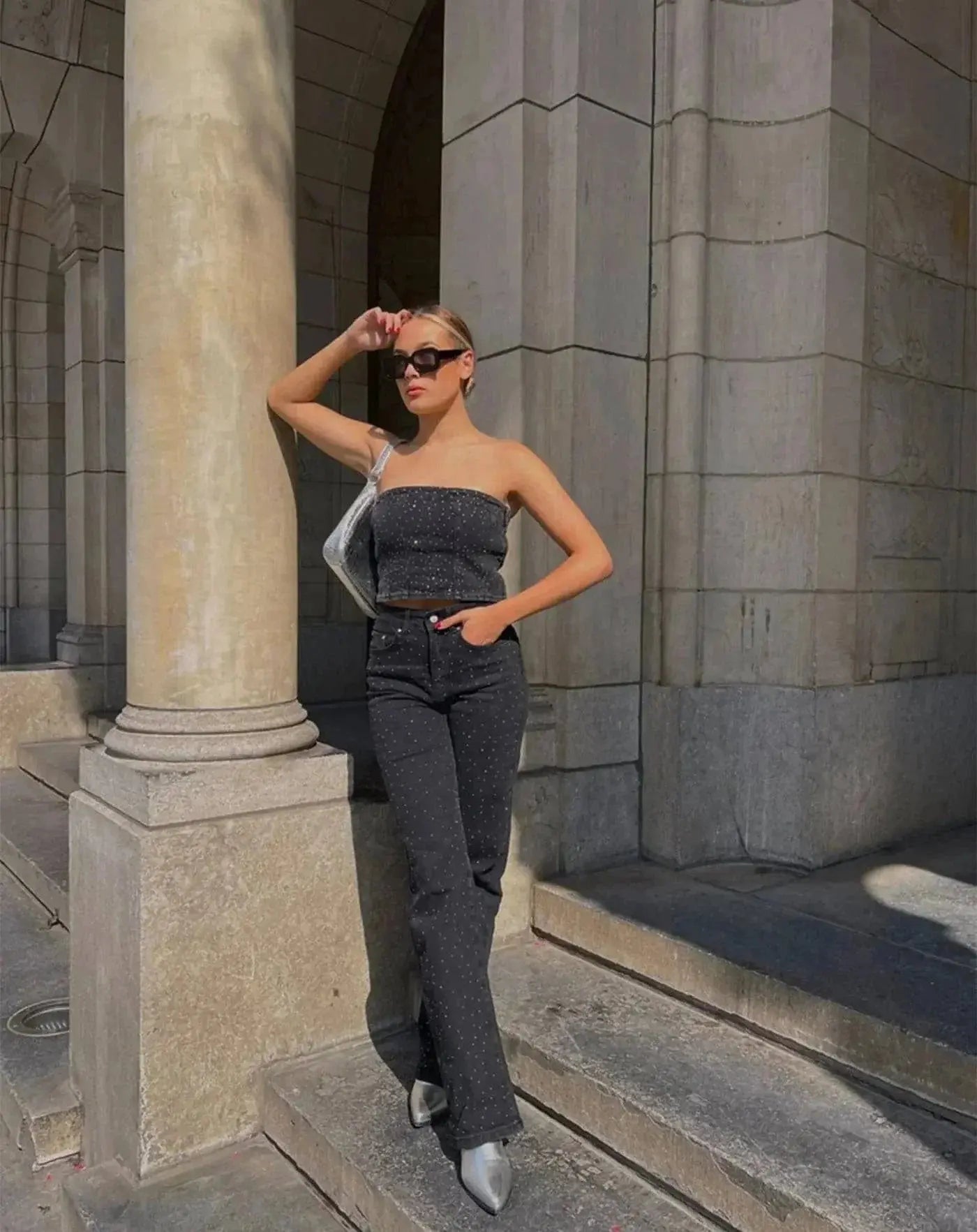 High-Waisted Embellished Denim Jeans - Trendy and Chic